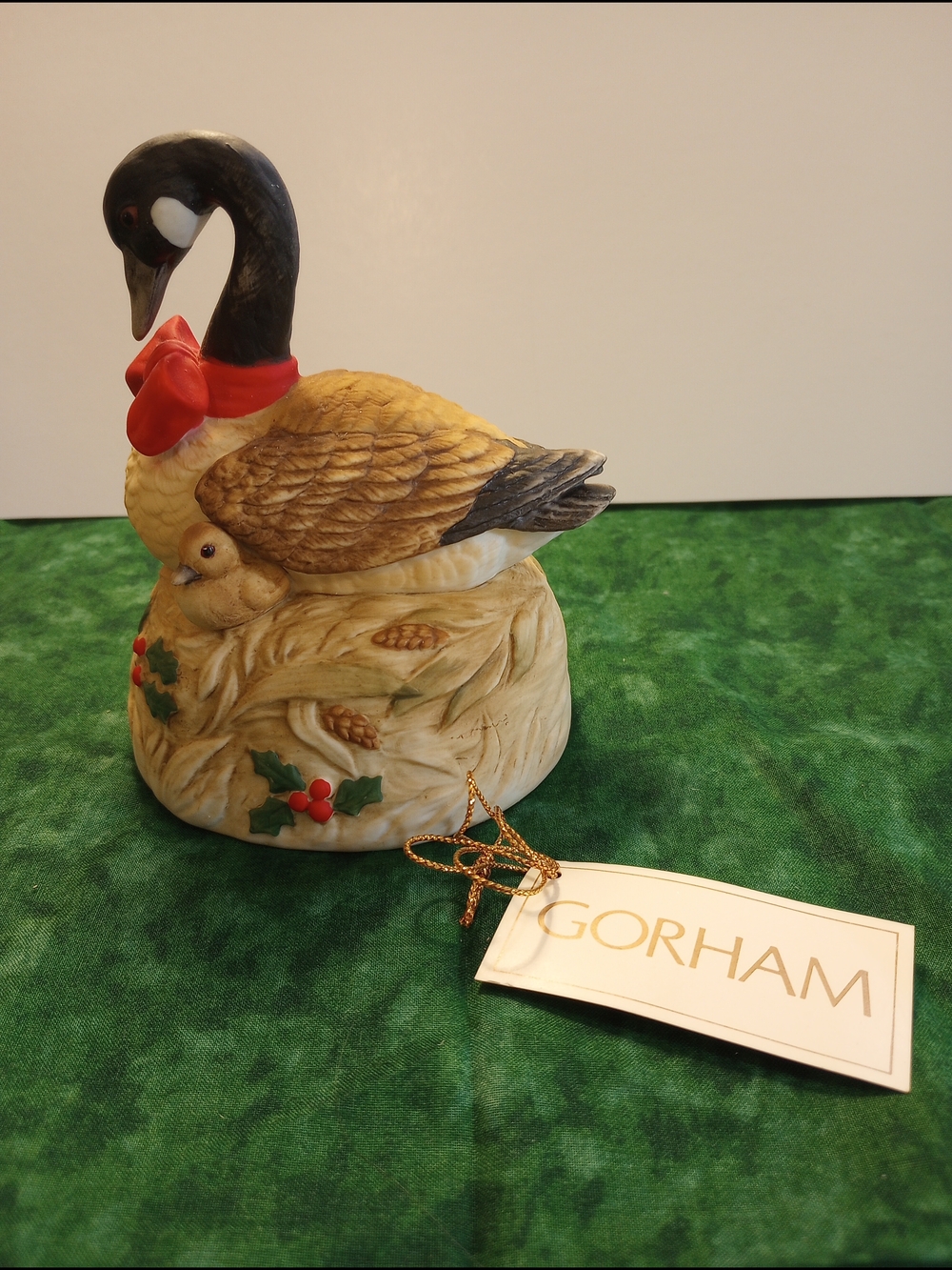 Gorham Holiday Canada Goose Musical Box Plays "Green Sleeves"
